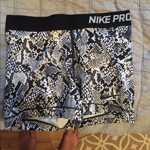 Women’s Nike Pro